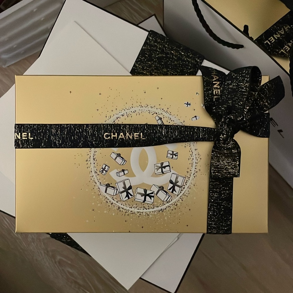 Chanel 2023 On the Go Moisture Holiday Set (New Never Opened)